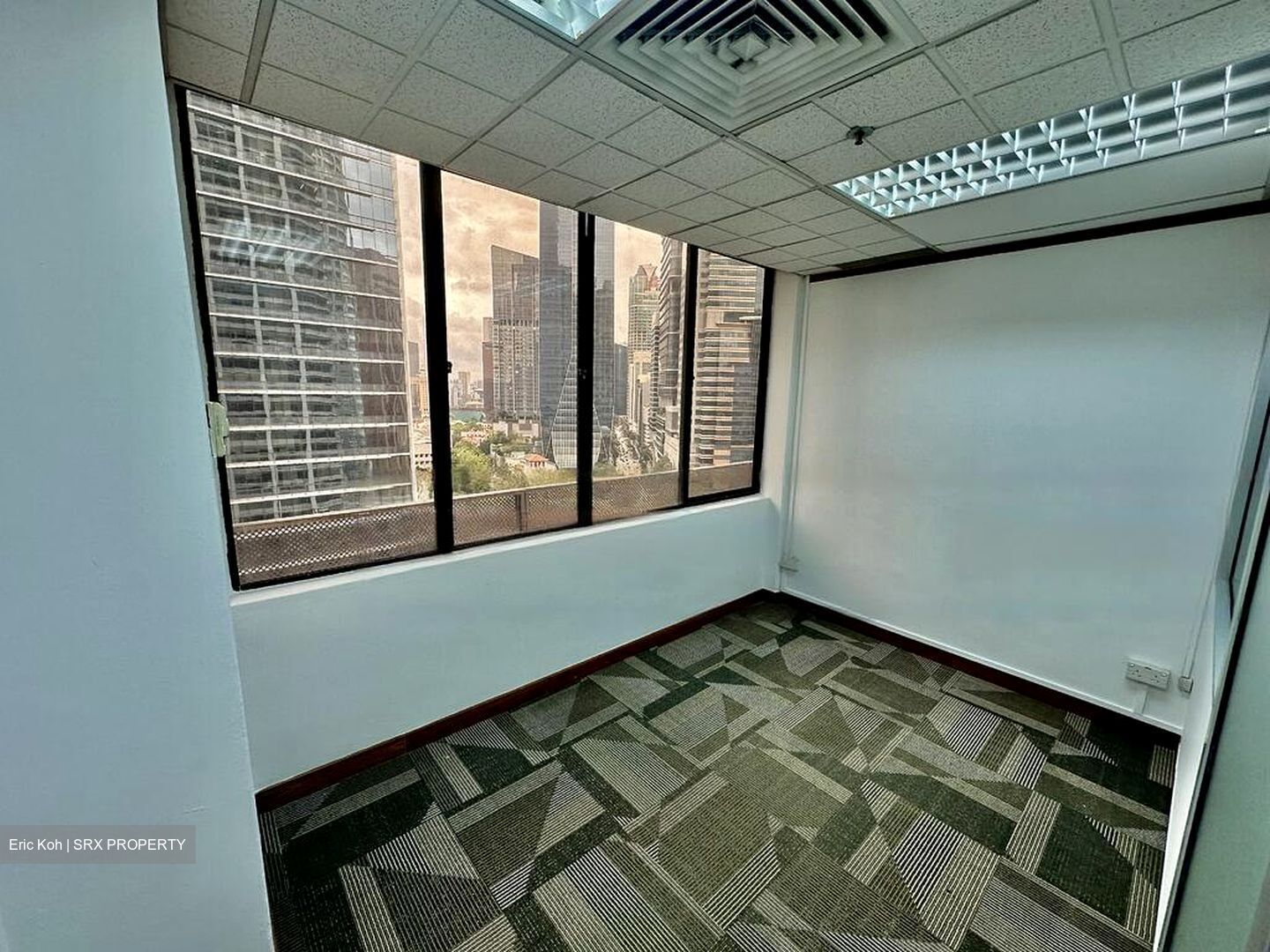 International Plaza (D2), Office #567445951